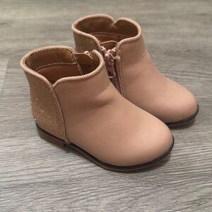 Almost new cat n jack size 5 boots